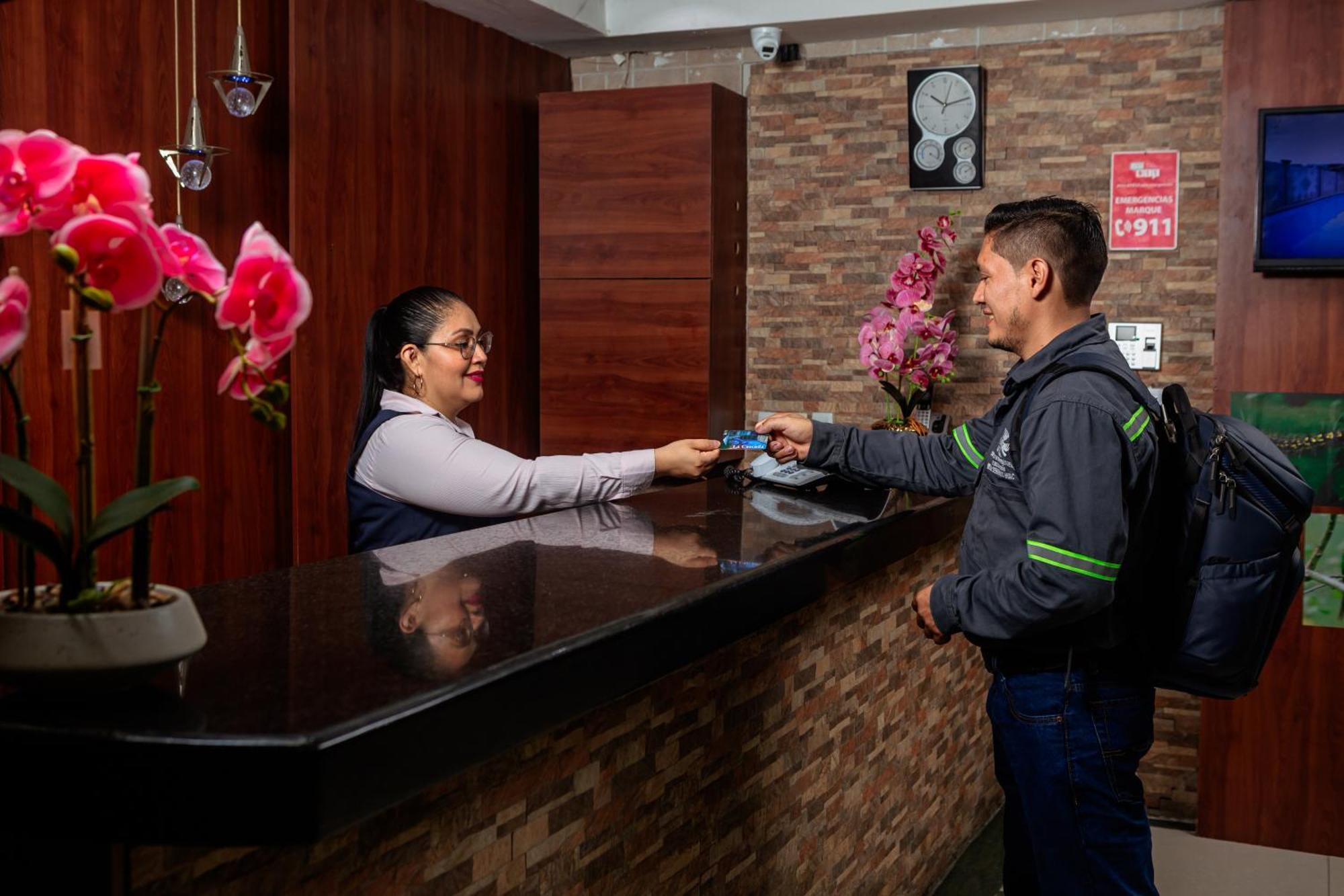 Hotel La Cascada - Lago Agrio Nueva Loja Eksteriør billede